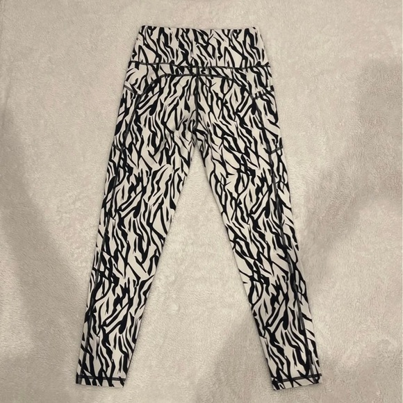 Zyia Safari Pocket Brilliant Hi-Rise 7/8 24" - Picture 11 of 13